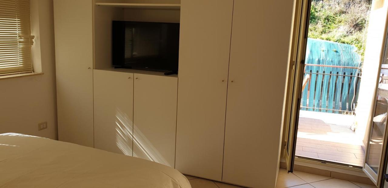 タオルミーナ Iriss Bed & Breakfast エクステリア 写真