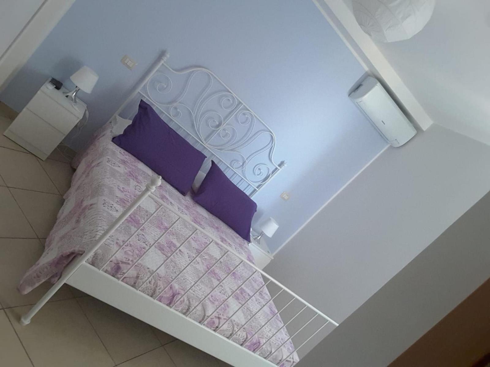 タオルミーナ Iriss Bed & Breakfast エクステリア 写真