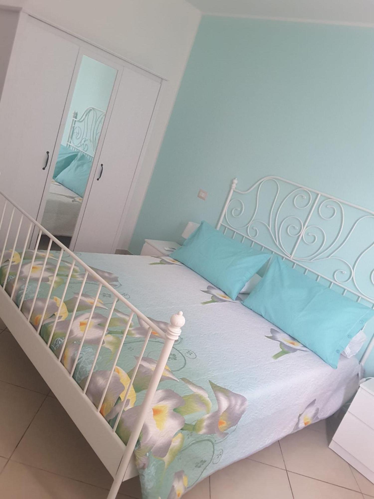 タオルミーナ Iriss Bed & Breakfast エクステリア 写真
