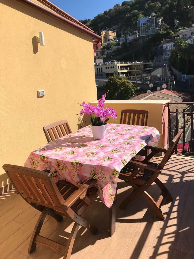 タオルミーナ Iriss Bed & Breakfast エクステリア 写真
